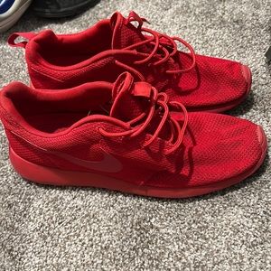 Nike Mens Roshe. Size 9.